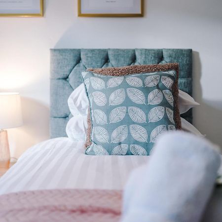 New! Spacious 2-Bed Home In Chester City-Centre By 53 Degrees Property, Ideal For Couples & Small Groups, Great Location - Sleeps 5 Экстерьер фото