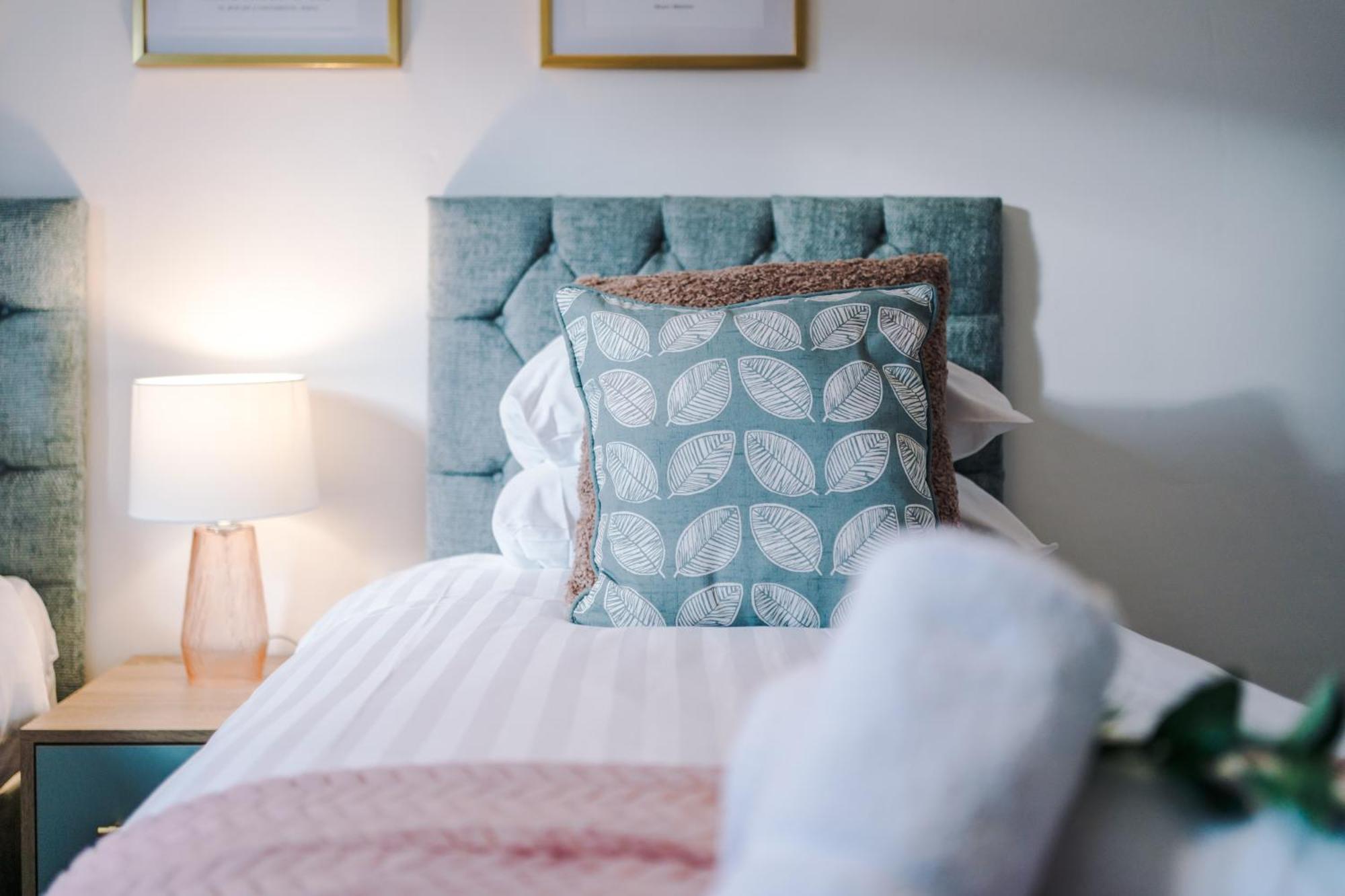 New! Spacious 2-Bed Home In Chester City-Centre By 53 Degrees Property, Ideal For Couples & Small Groups, Great Location - Sleeps 5 Экстерьер фото