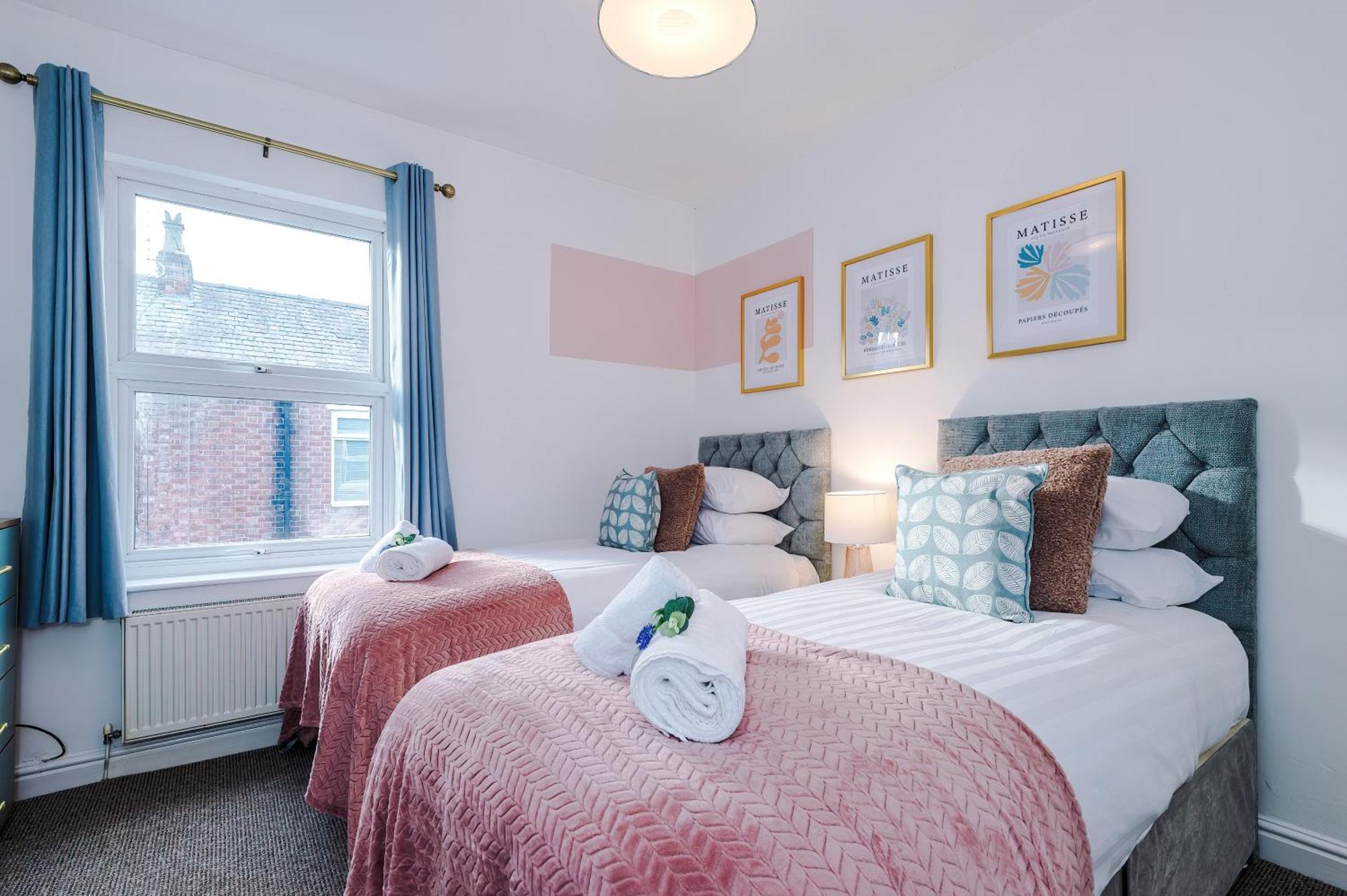 New! Spacious 2-Bed Home In Chester City-Centre By 53 Degrees Property, Ideal For Couples & Small Groups, Great Location - Sleeps 5 Экстерьер фото