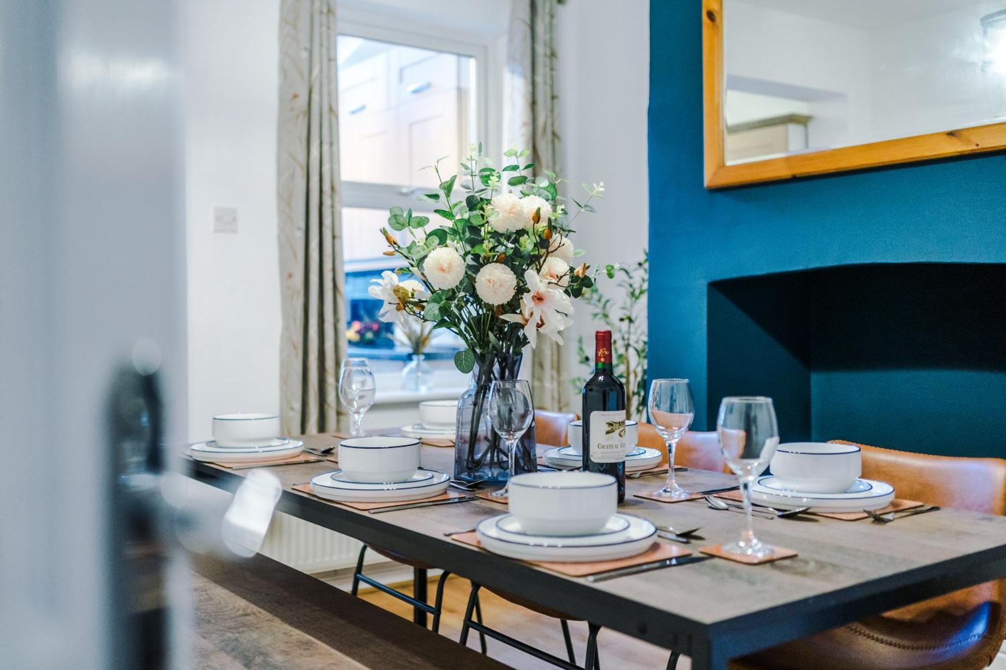New! Spacious 2-Bed Home In Chester City-Centre By 53 Degrees Property, Ideal For Couples & Small Groups, Great Location - Sleeps 5 Экстерьер фото