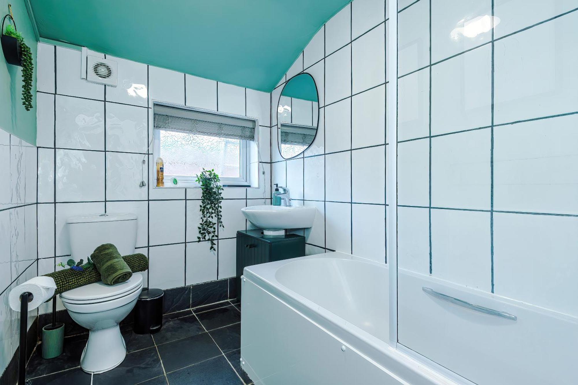 New! Spacious 2-Bed Home In Chester City-Centre By 53 Degrees Property, Ideal For Couples & Small Groups, Great Location - Sleeps 5 Экстерьер фото