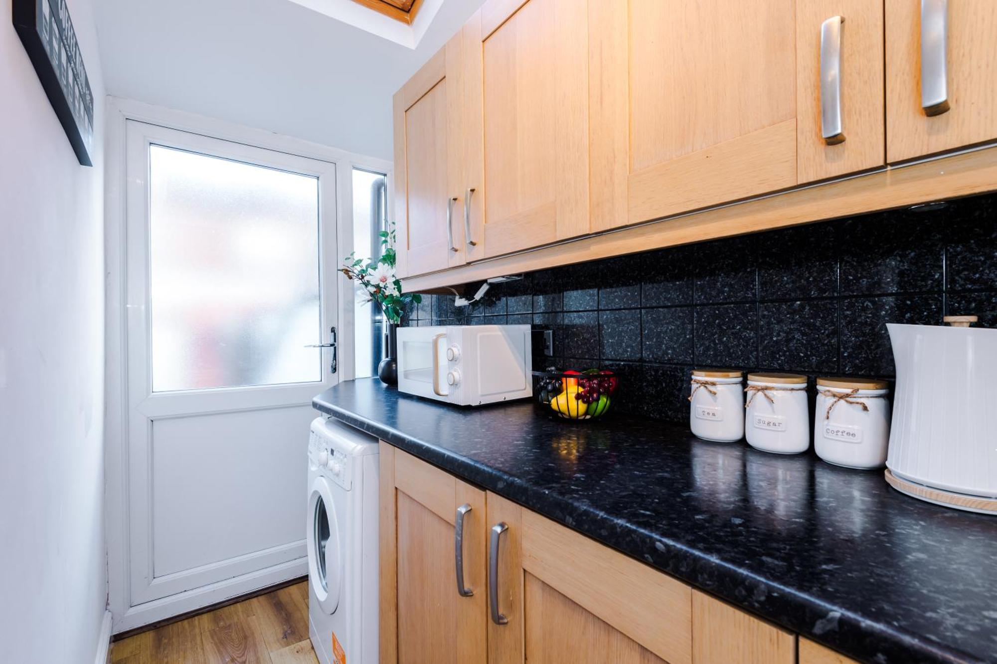 New! Spacious 2-Bed Home In Chester City-Centre By 53 Degrees Property, Ideal For Couples & Small Groups, Great Location - Sleeps 5 Экстерьер фото