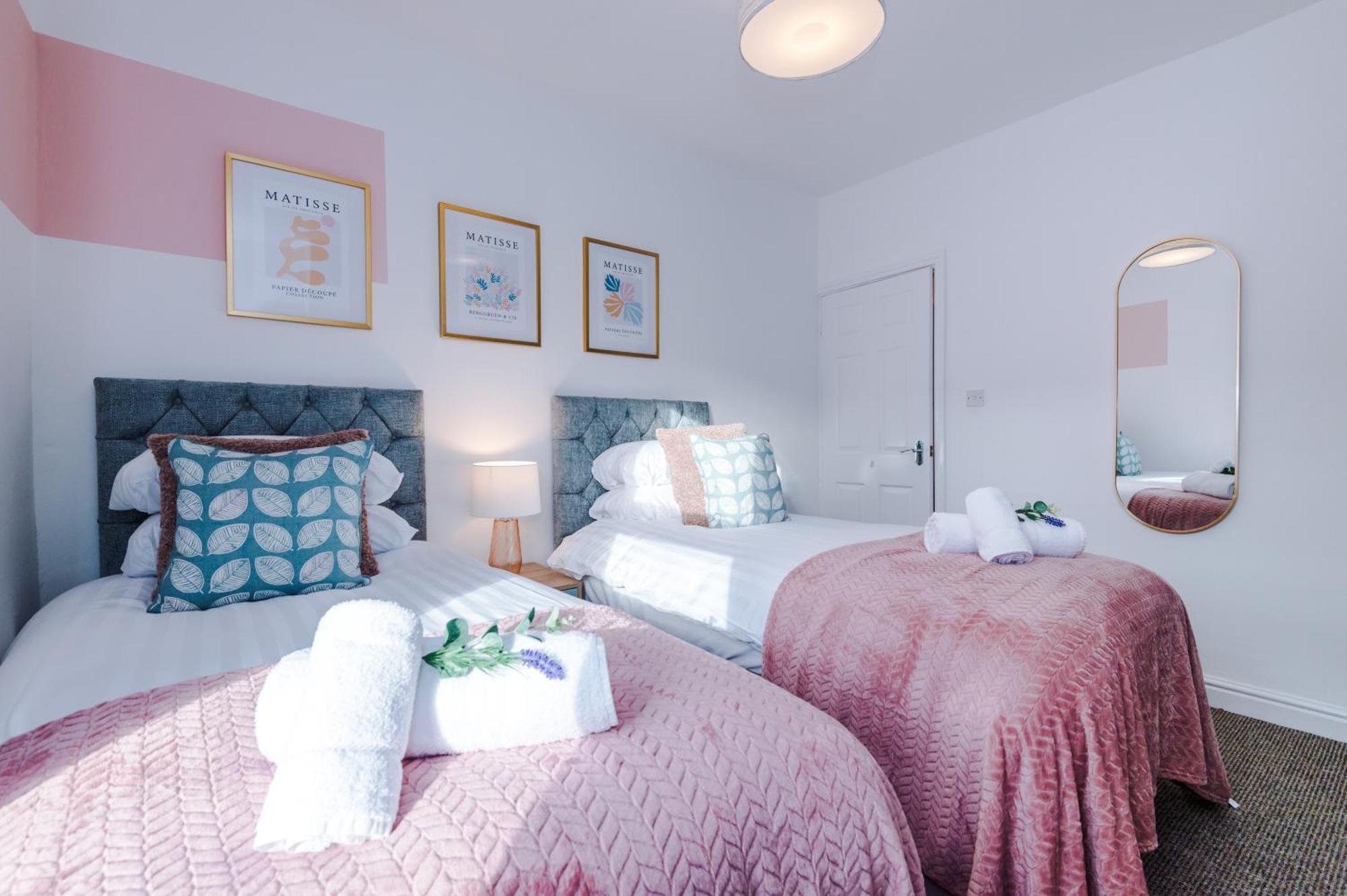 New! Spacious 2-Bed Home In Chester City-Centre By 53 Degrees Property, Ideal For Couples & Small Groups, Great Location - Sleeps 5 Экстерьер фото