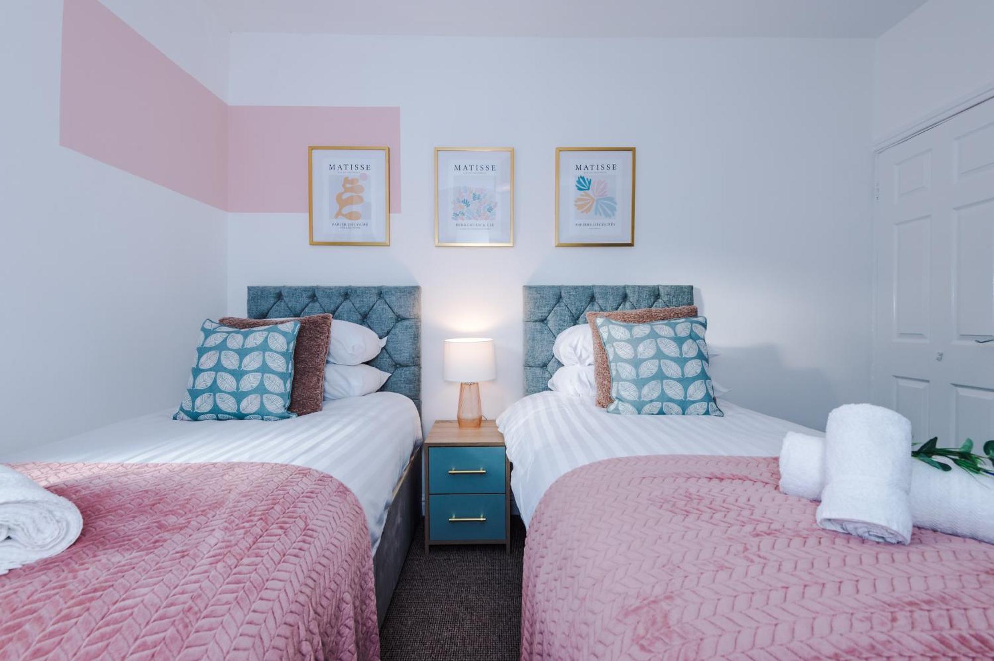 New! Spacious 2-Bed Home In Chester City-Centre By 53 Degrees Property, Ideal For Couples & Small Groups, Great Location - Sleeps 5 Экстерьер фото